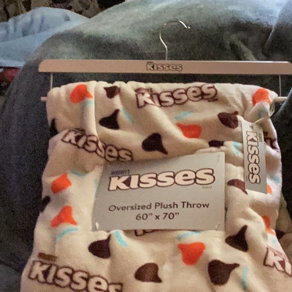 NWT Hershey Kisses Oversized Plush Throw 
Brand New With Tags 60”X 70” - Picture 4 of 8